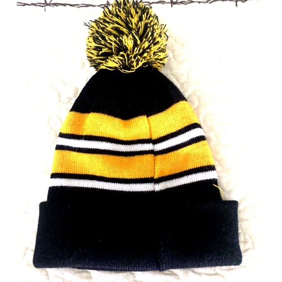 NWOT Dallas Tousle Cap Beanie Yellow/Black/White - Picture 3 of 3